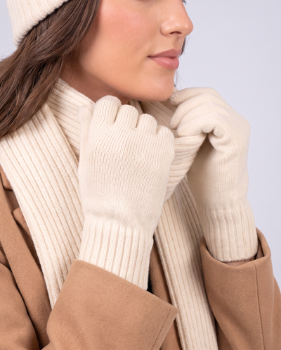 Elyssias™ Merino Ull Vantar – närbild på modell